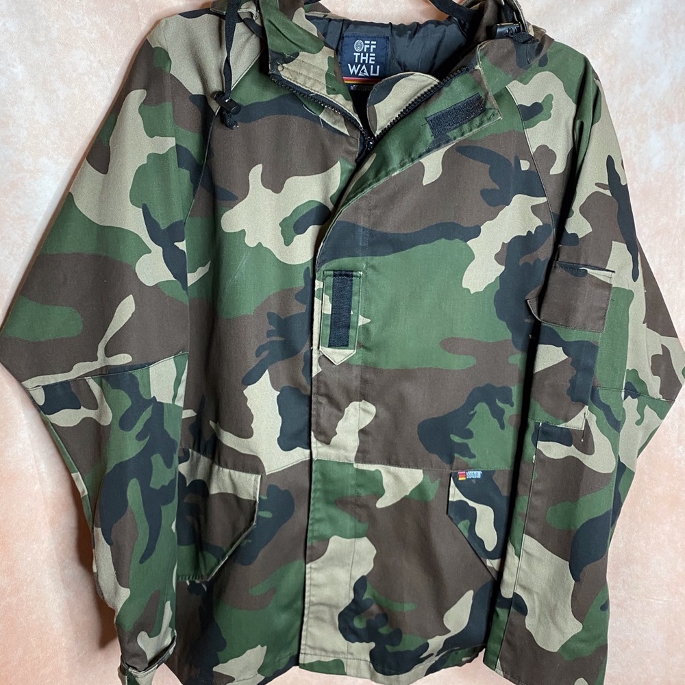 VANS lookalike Camo Windbreaker Size: L